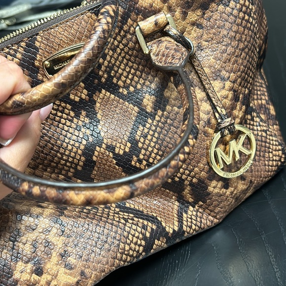 MK python print medium tote bag - Picture 3 of 7